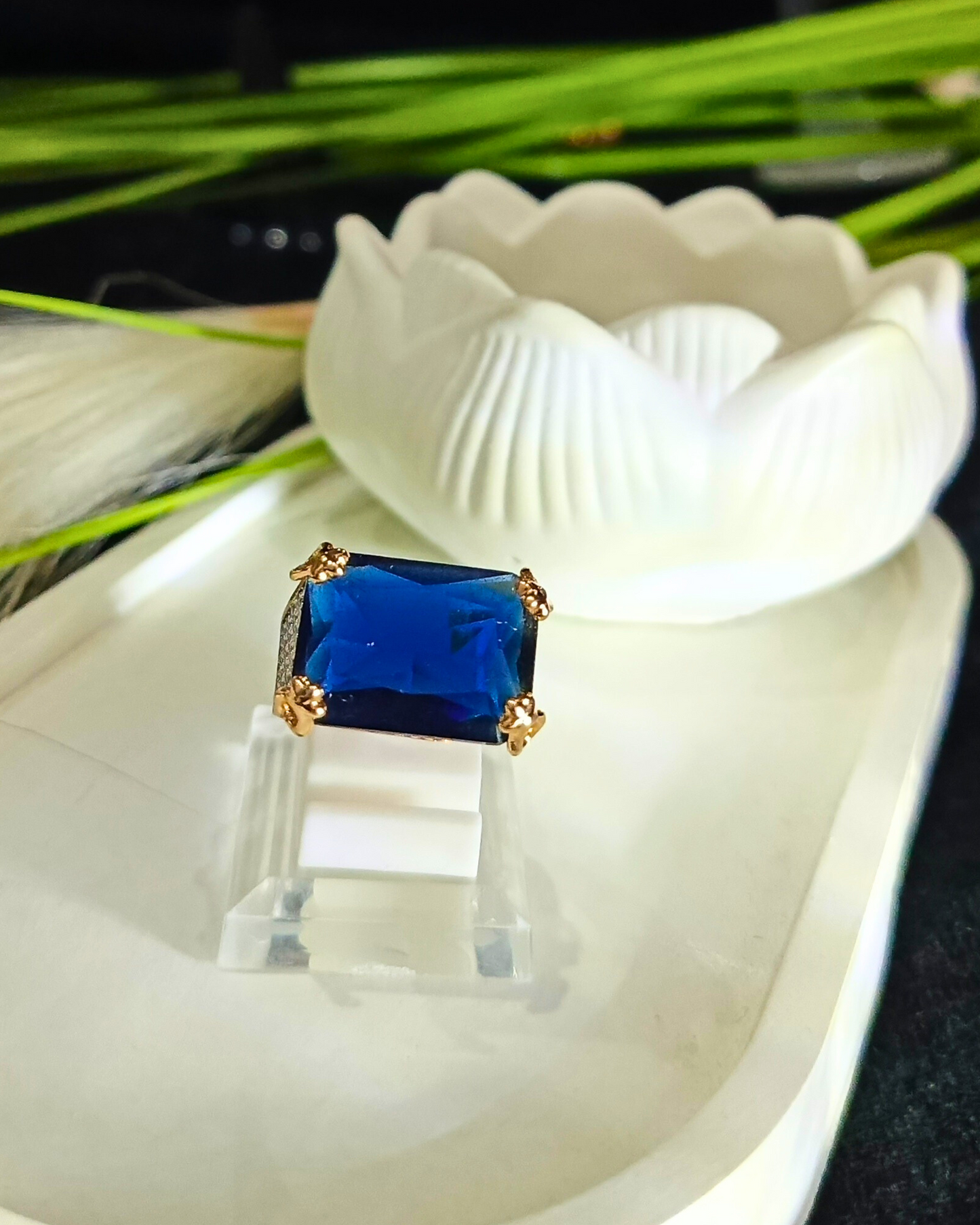 Glamourous Sapphire Silver Ring – Elegant Two-Tone Statement Jewelry