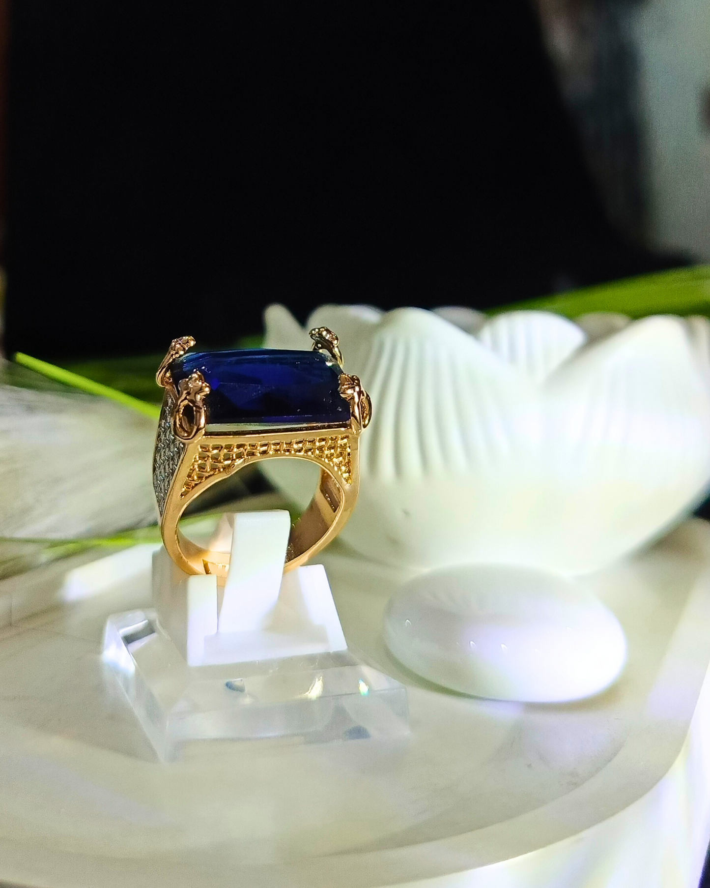 Glamourous Sapphire Silver Ring – Elegant Two-Tone Statement Jewelry