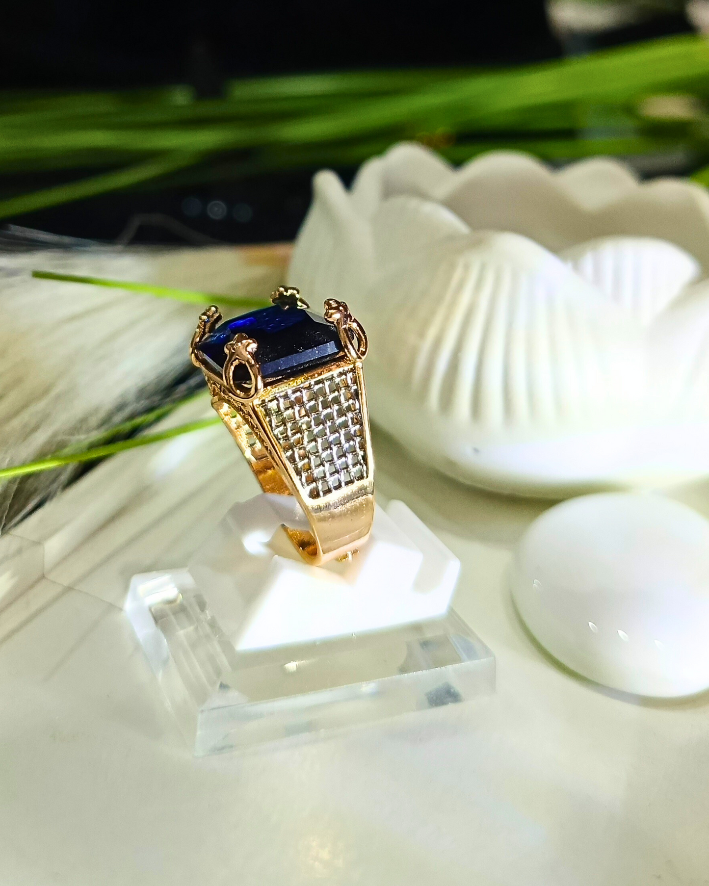Glamourous Sapphire Silver Ring – Elegant Two-Tone Statement Jewelry