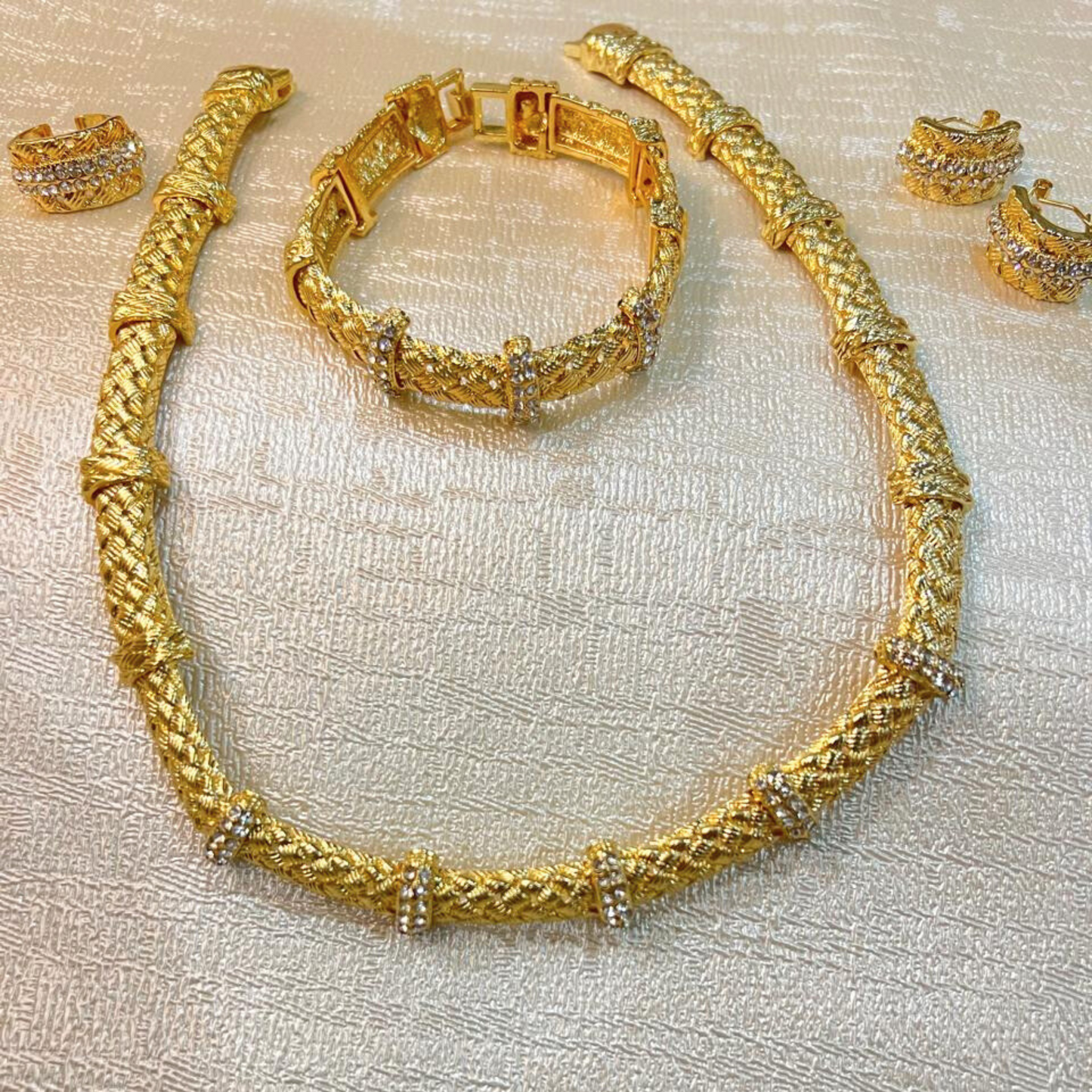 Sparkling Synthetic Zirconia Necklace Set – Elegant Shine for Every Occasion