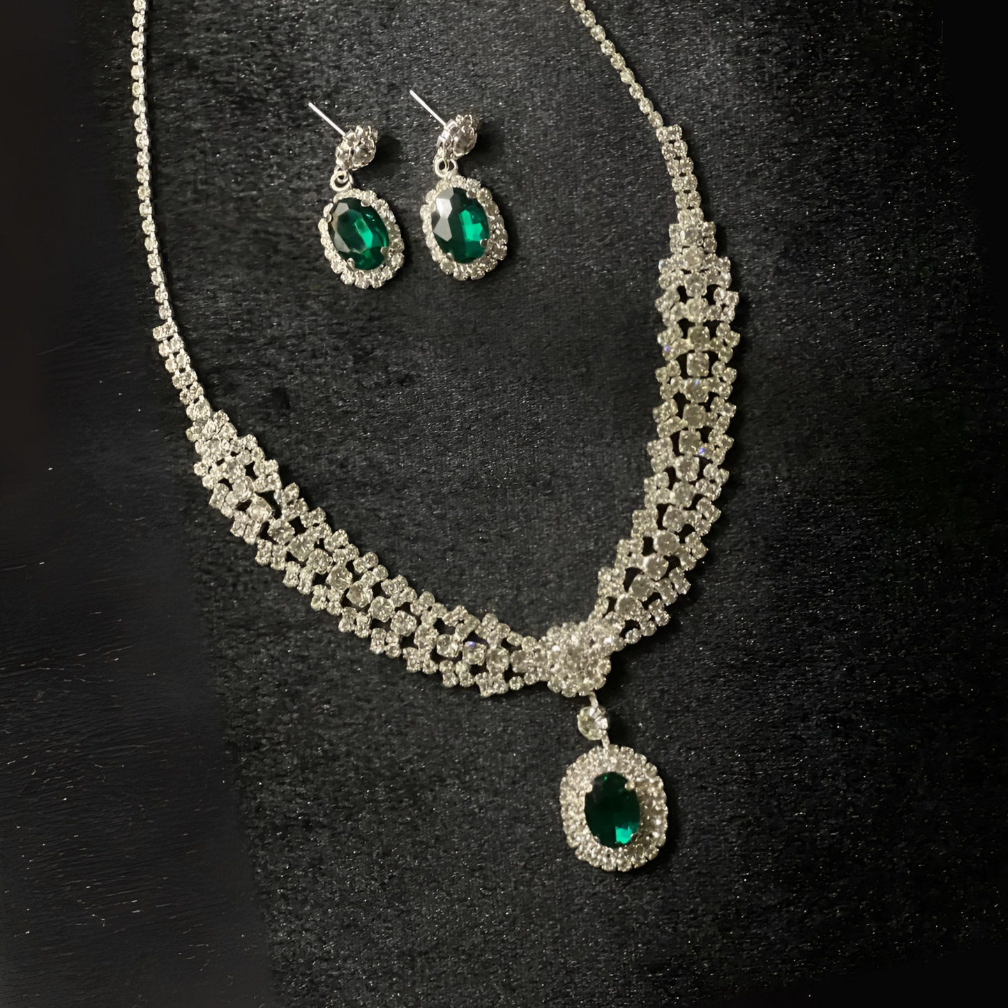 Premium Emerald Zirconium Necklace Set – ESSENTIAS