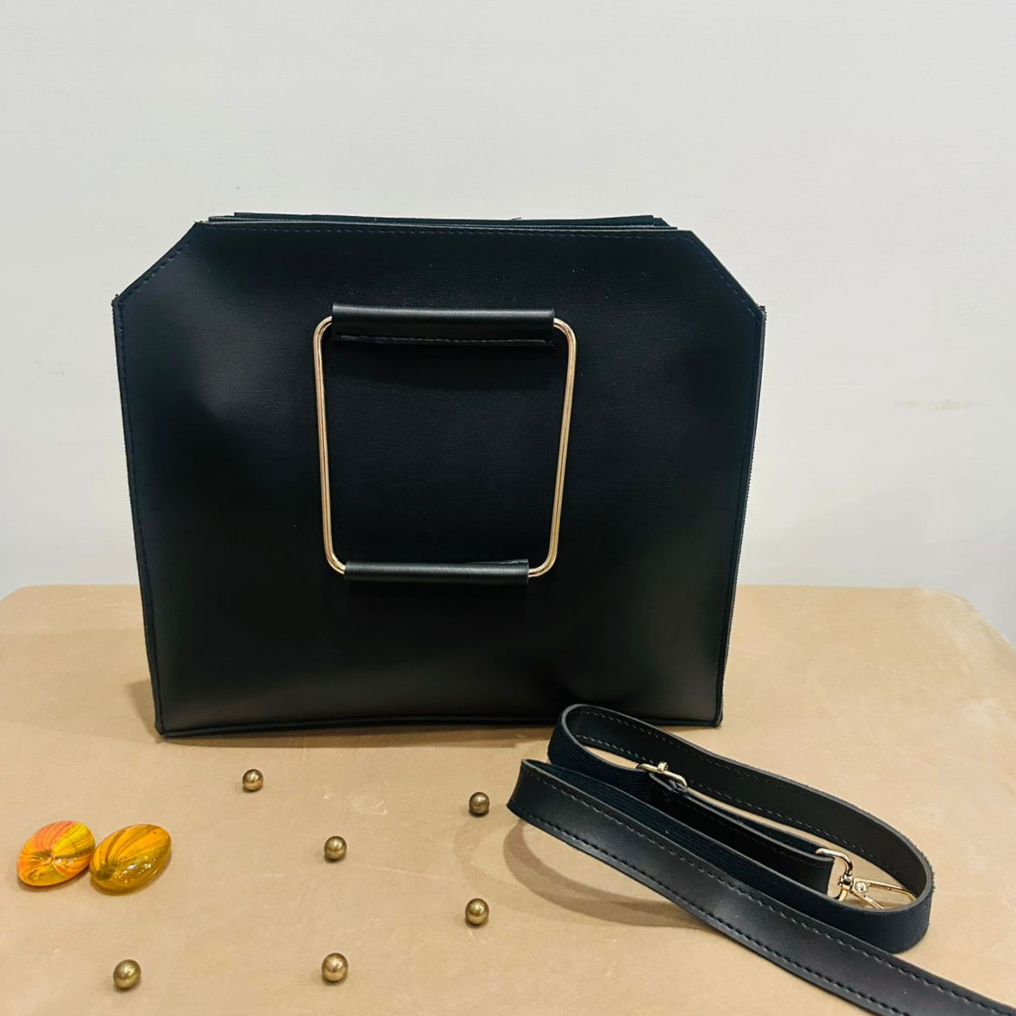 Stylish Black Hand Bag – Elegant, Versatile & Perfect for Any Occasion