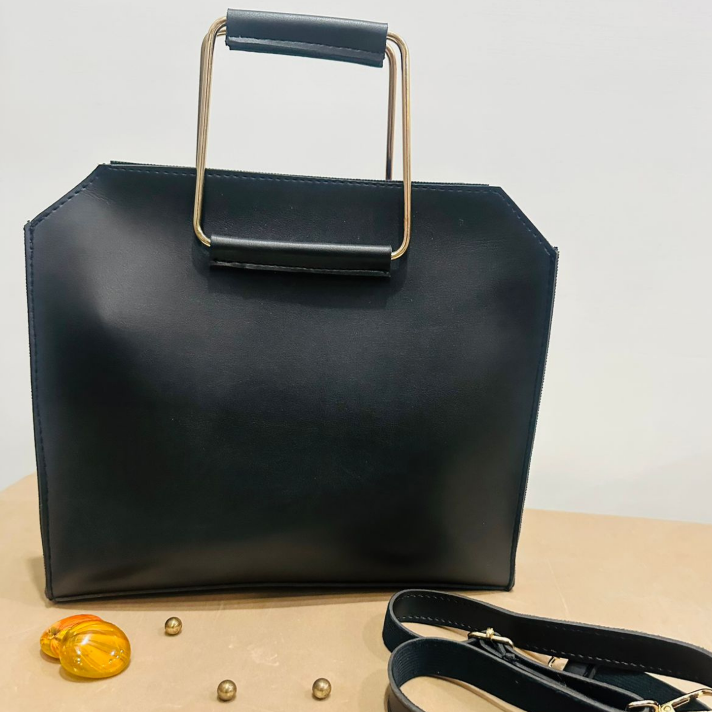 Stylish Black Hand Bag – Elegant, Versatile & Perfect for Any Occasion