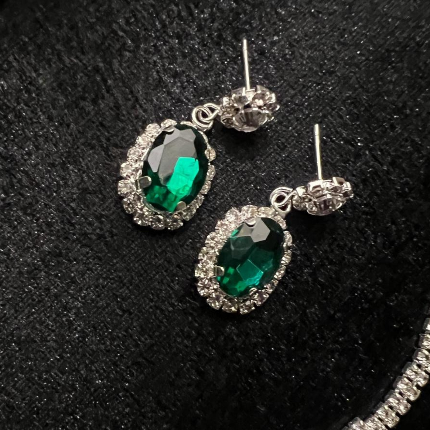 Premium Emerald Zirconium Necklace Set – ESSENTIAS