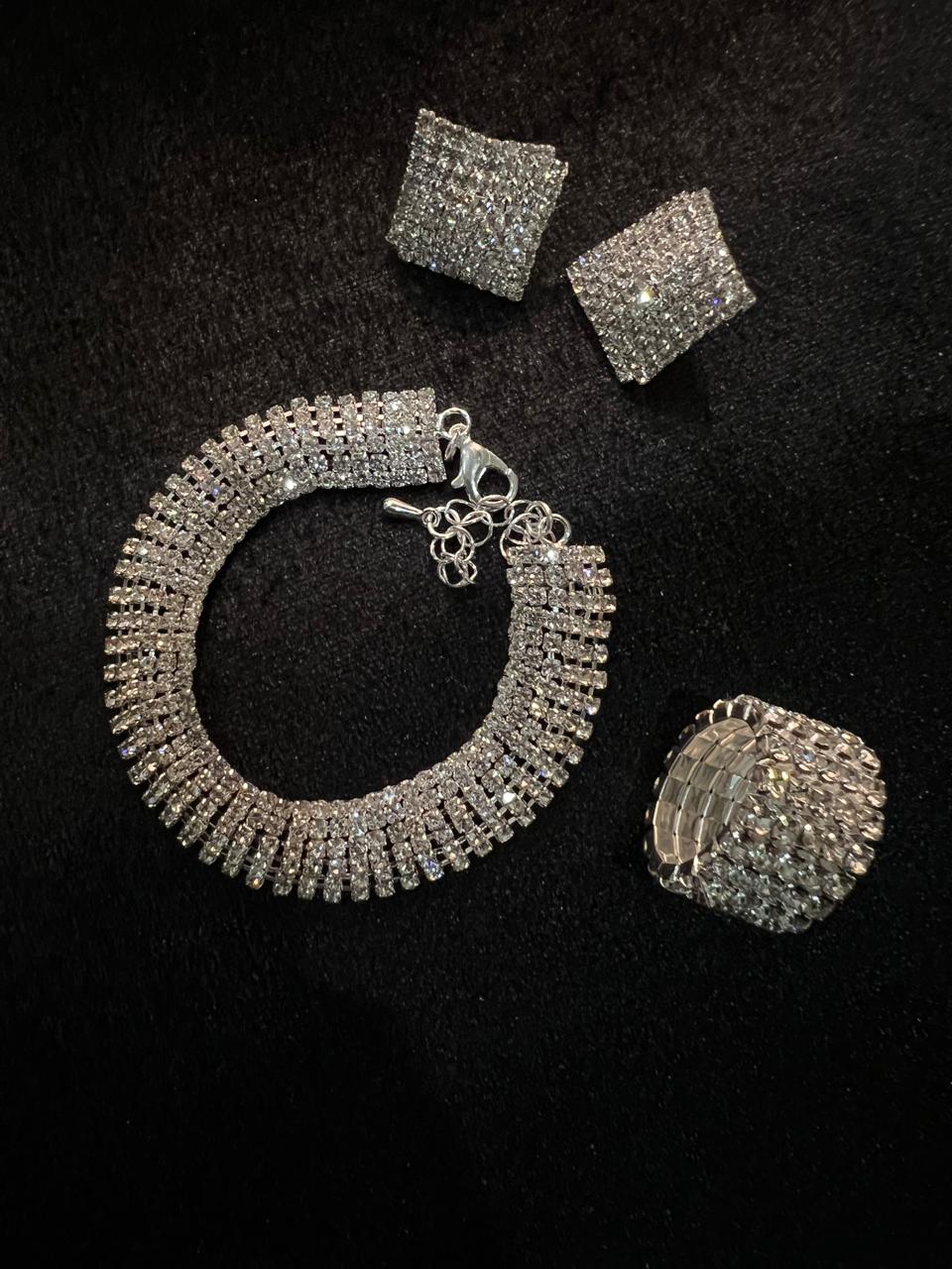 Stylish Sparkling 4Pcs Necklace Set