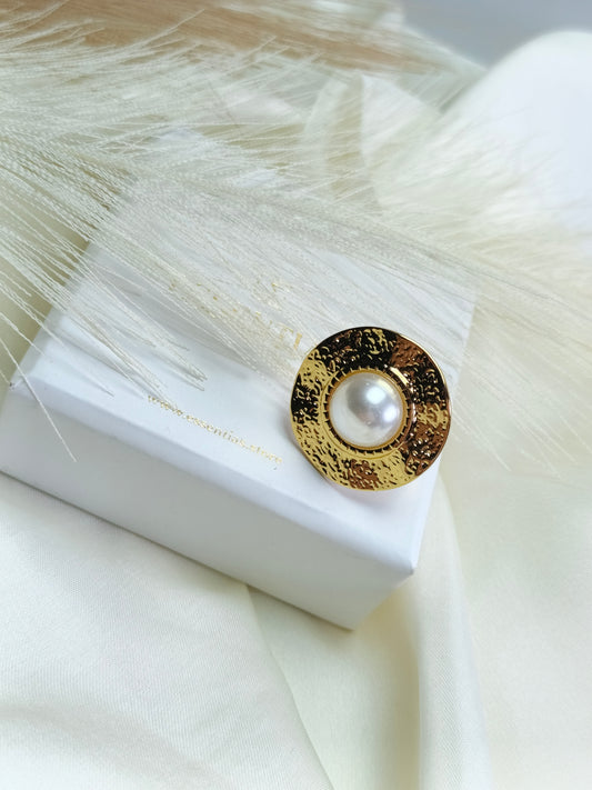 Elegant Gold Pearl Ring