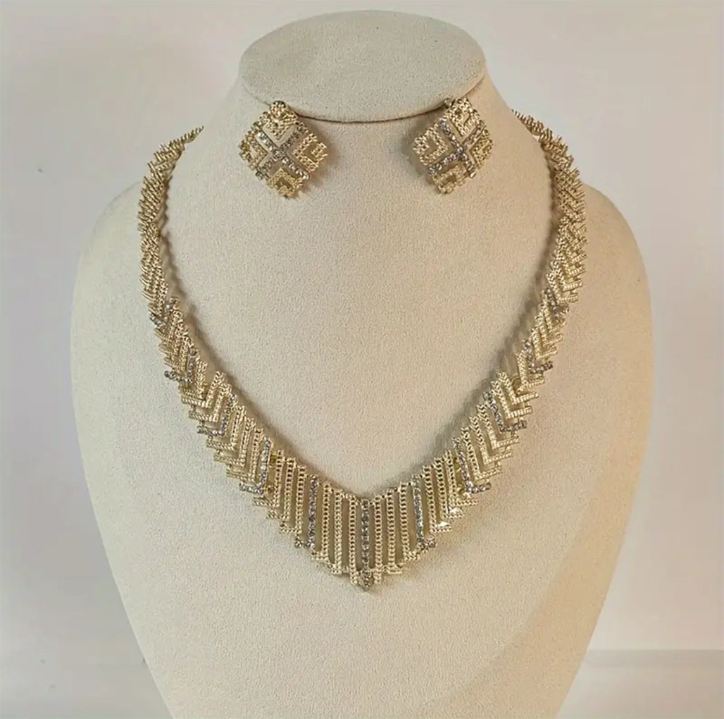 Luxury Golden Crystal Studded Necklace Set