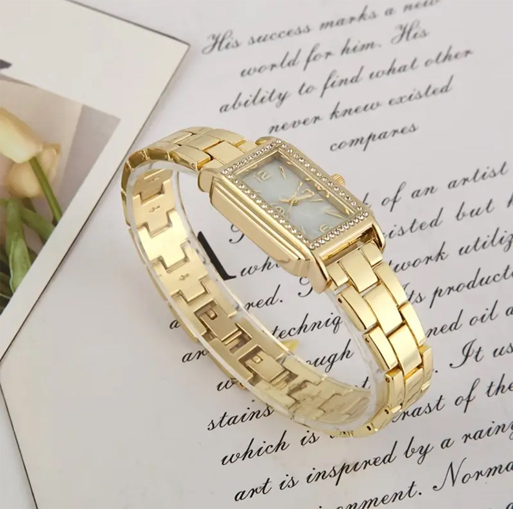 Premium Golden-Tone Crystal Studded Watch – Elegant Luxury Timepiece