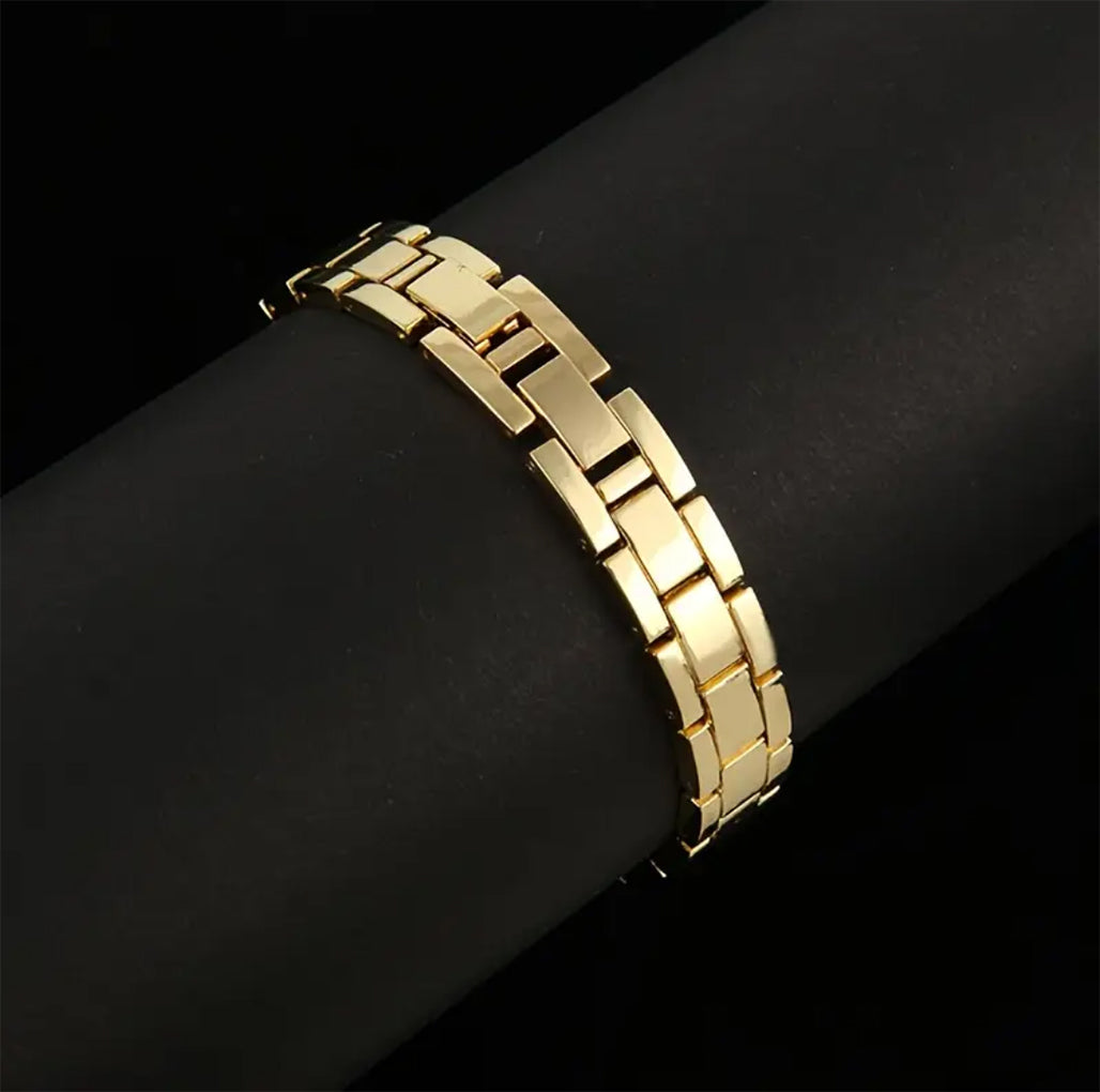 Premium Golden-Tone Crystal Studded Watch – Elegant Luxury Timepiece