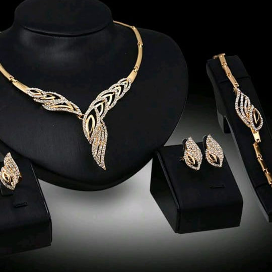 Luxury Golden Zircon Studded Necklace Set