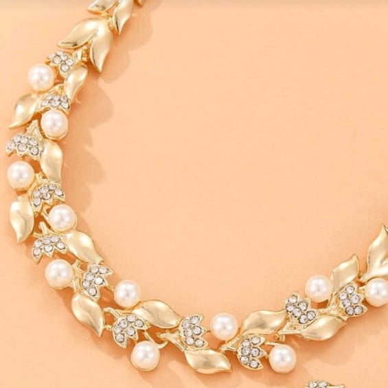 Elegant Golden Pearl Necklace Set