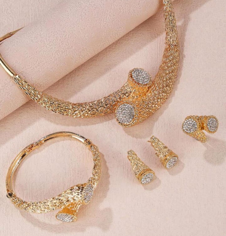 High-End Glamorous Zircon Gold Necklace Set