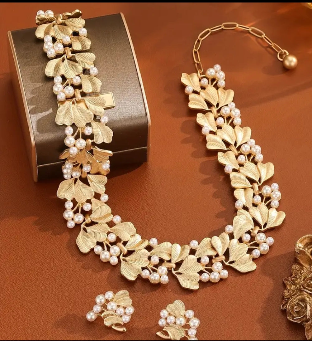 Luxurious Gold Finish Pearl French Necklace Set