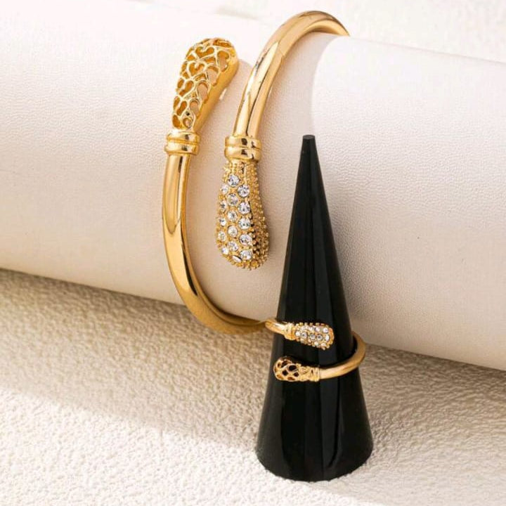 Elegant Golden Bracelet Set