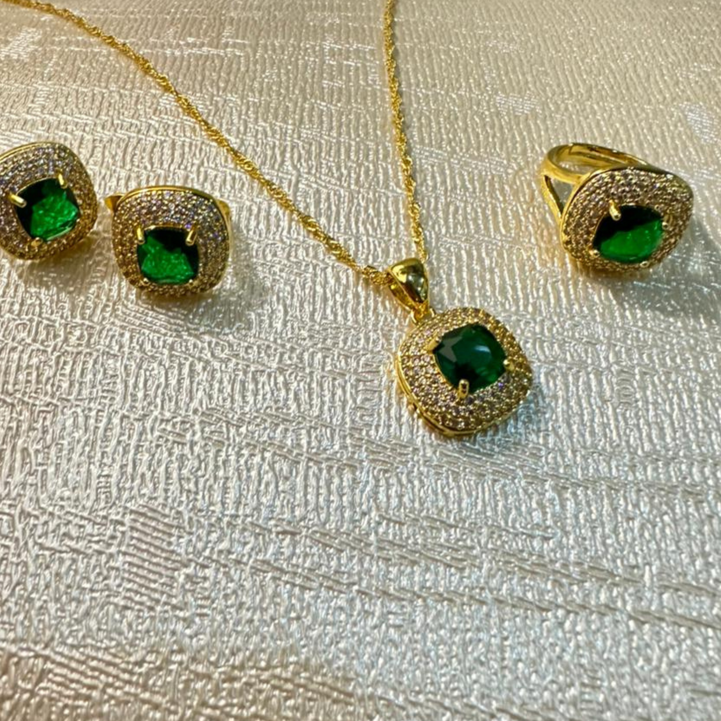 Premium Emerald Zirconium Pendant Set