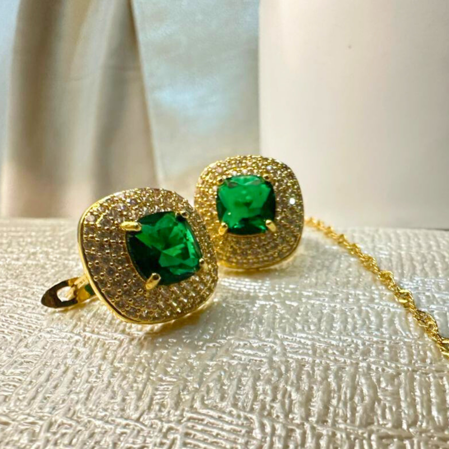 Premium Emerald Zirconium Pendant Set