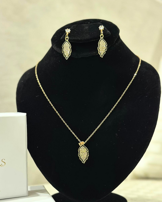 Golden Leaf Design Pendant Set