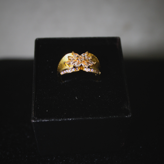 Golden Ring with Cubic Zirconia – Elegant Sparkle for Every Style