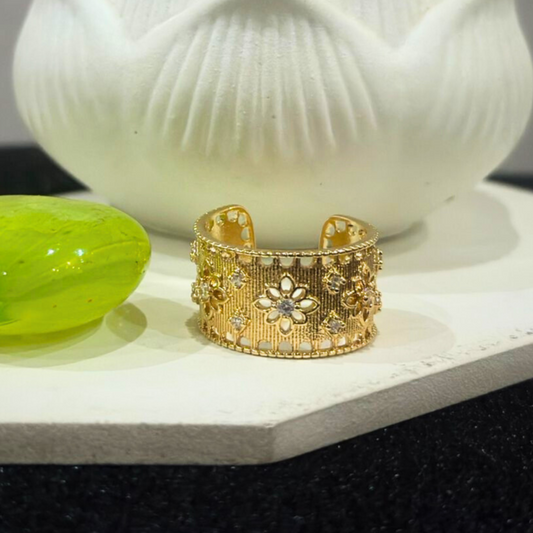 Luxury Openwork Crystal Studded Ring