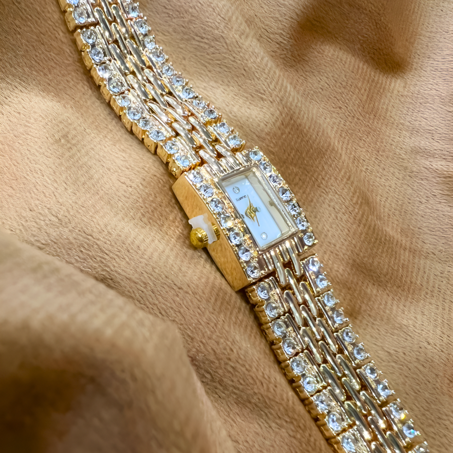 Premium Gold-Tone Square Rhinestone Quartz Watch – Luxury Fashion Timepiece