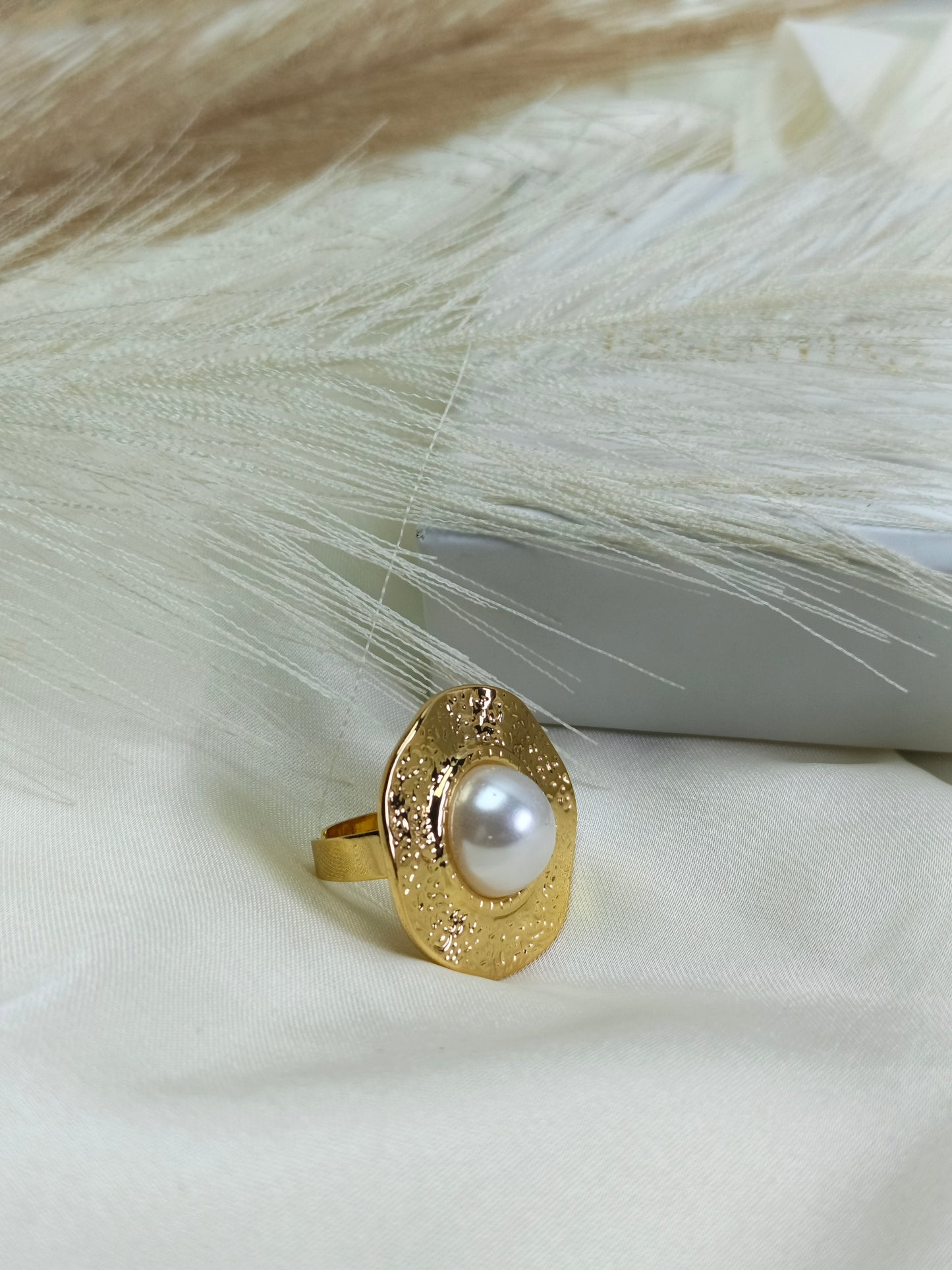 Elegant Gold Pearl Ring
