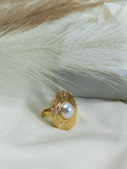 Elegant Gold Pearl Ring