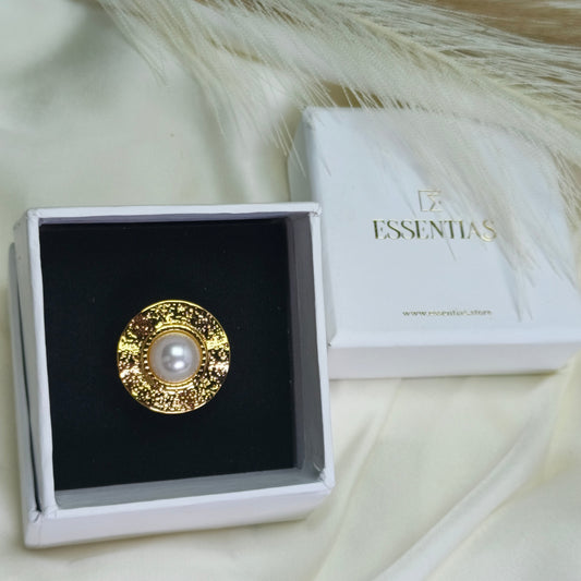 Elegant Gold Pearl Ring