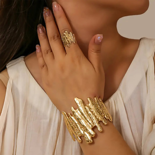 Fasionable Golden Bracelet Set