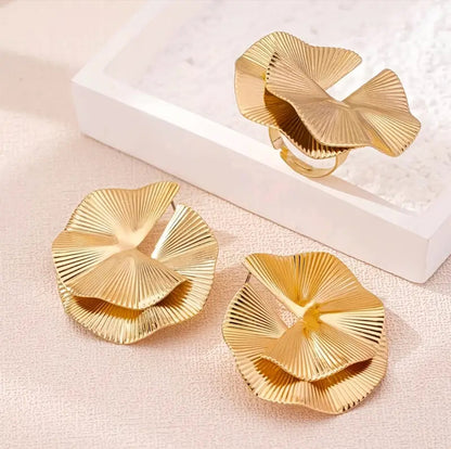 Golden Stud  Earring and Ring Set – ESSENTIAS