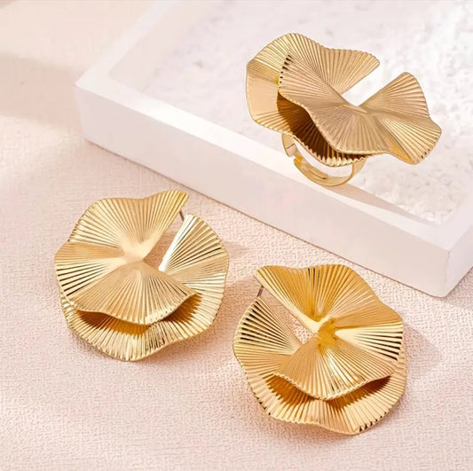 Golden Stud  Earring and Ring Set – ESSENTIAS