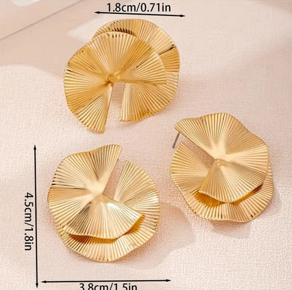 Golden Stud  Earring and Ring Set – ESSENTIAS
