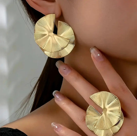 Golden Stud  Earring and Ring Set – ESSENTIAS