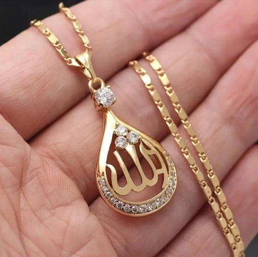 Timeless Everyday Golden  Pendant – ESSENTIAS