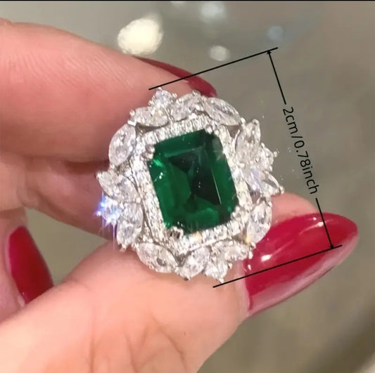 Elegant Emerald Green Stud Earrings – Timeless Sparkle & Sophistication
