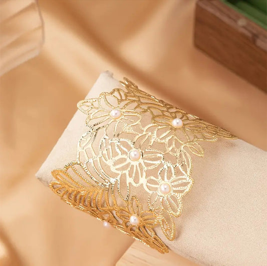 Classic Gold pearl Bracelet – ESSENTIAS
