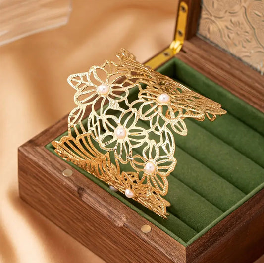 Classic Gold pearl Bracelet – ESSENTIAS