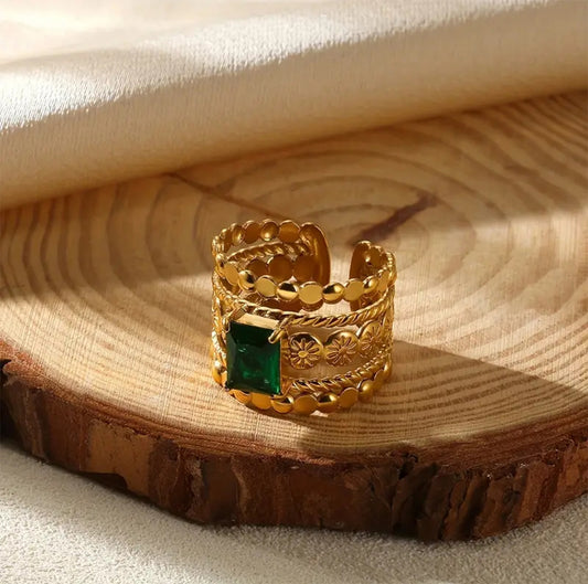 Unique Golden ang Green Ring