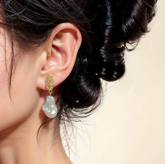 Elegant Teardrop Dangle Earrings – ESSESNTIAS