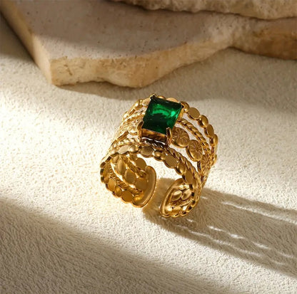 Unique Golden ang Green Ring
