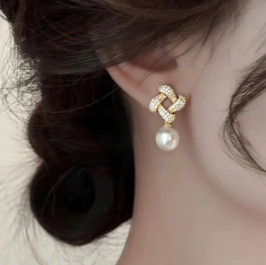 Elegant Golden-Tone Pearl Earrings –ESSENTIAS