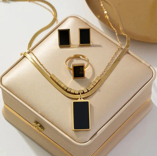 Trendy Golden and Black Pendant Set – Bold Contrast