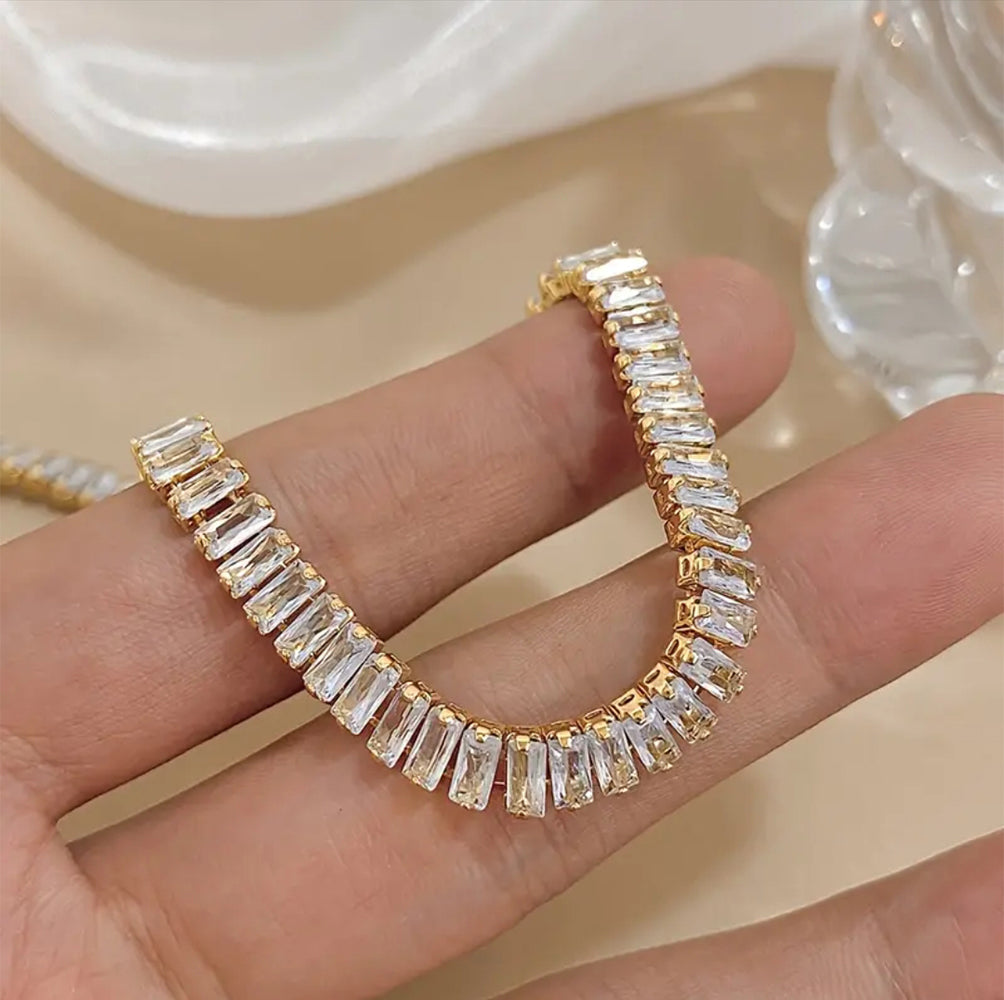 Stylish GOLD Toned Crystal  Necklace –ESSENTIAS