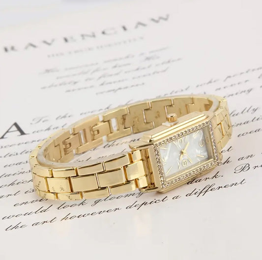 Premium Golden-Tone Crystal Studded Watch – Elegant Luxury Timepiece