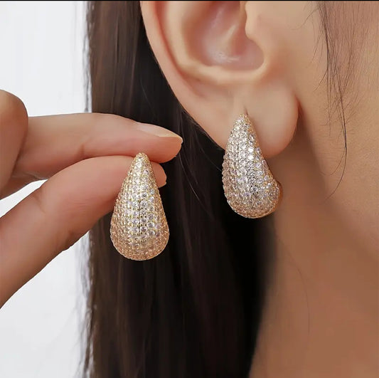 Elegant Teardrop Earrings – Timeless Luxury for Every Occasion