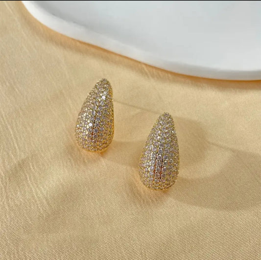 Elegant Teardrop Earrings – Timeless Luxury for Every Occasion