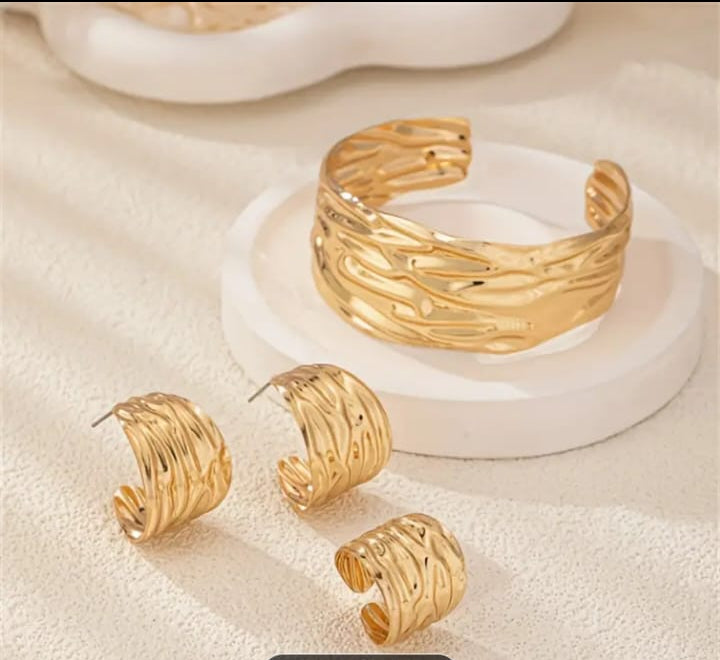Golden  Cuff Bracelet Set