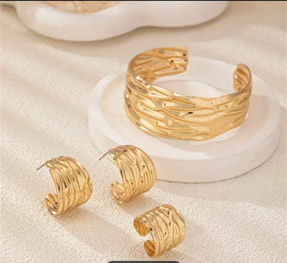 Golden  Cuff Bracelet Set