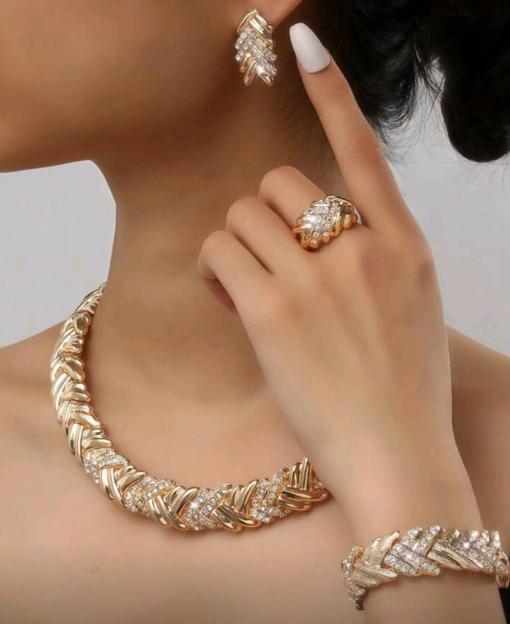 Premium Shiny Zircon Studded Necklace Set