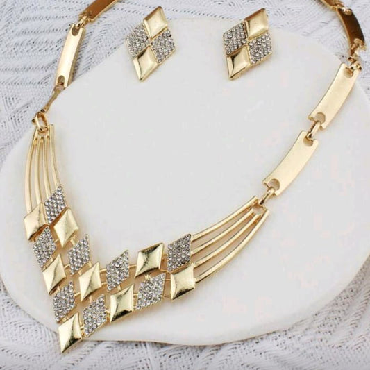 Elegant Shiny Crystal Studded Necklace Set