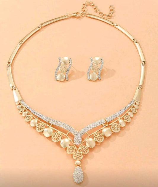 Glamorous Golden Shine Necklace Set